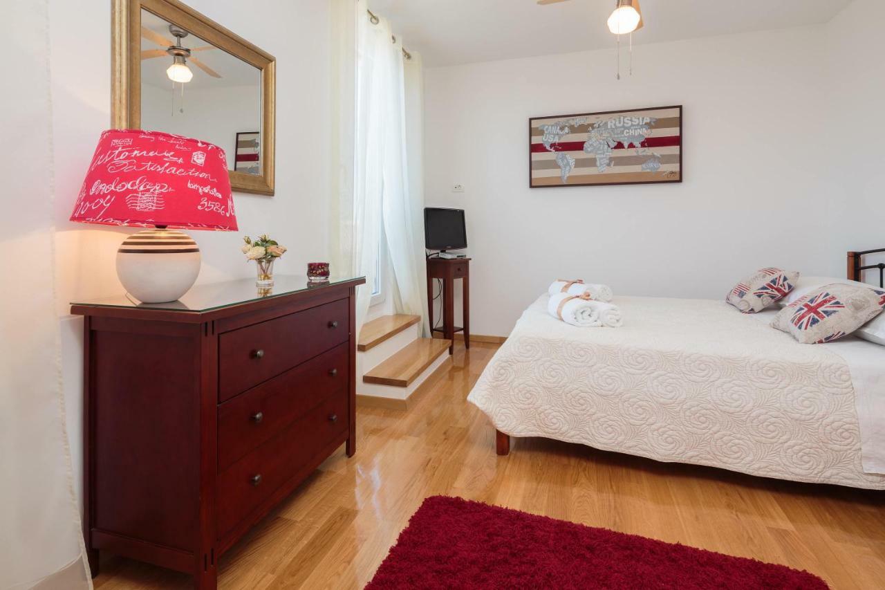 Holiday Home Brac Supetar Εξωτερικό φωτογραφία